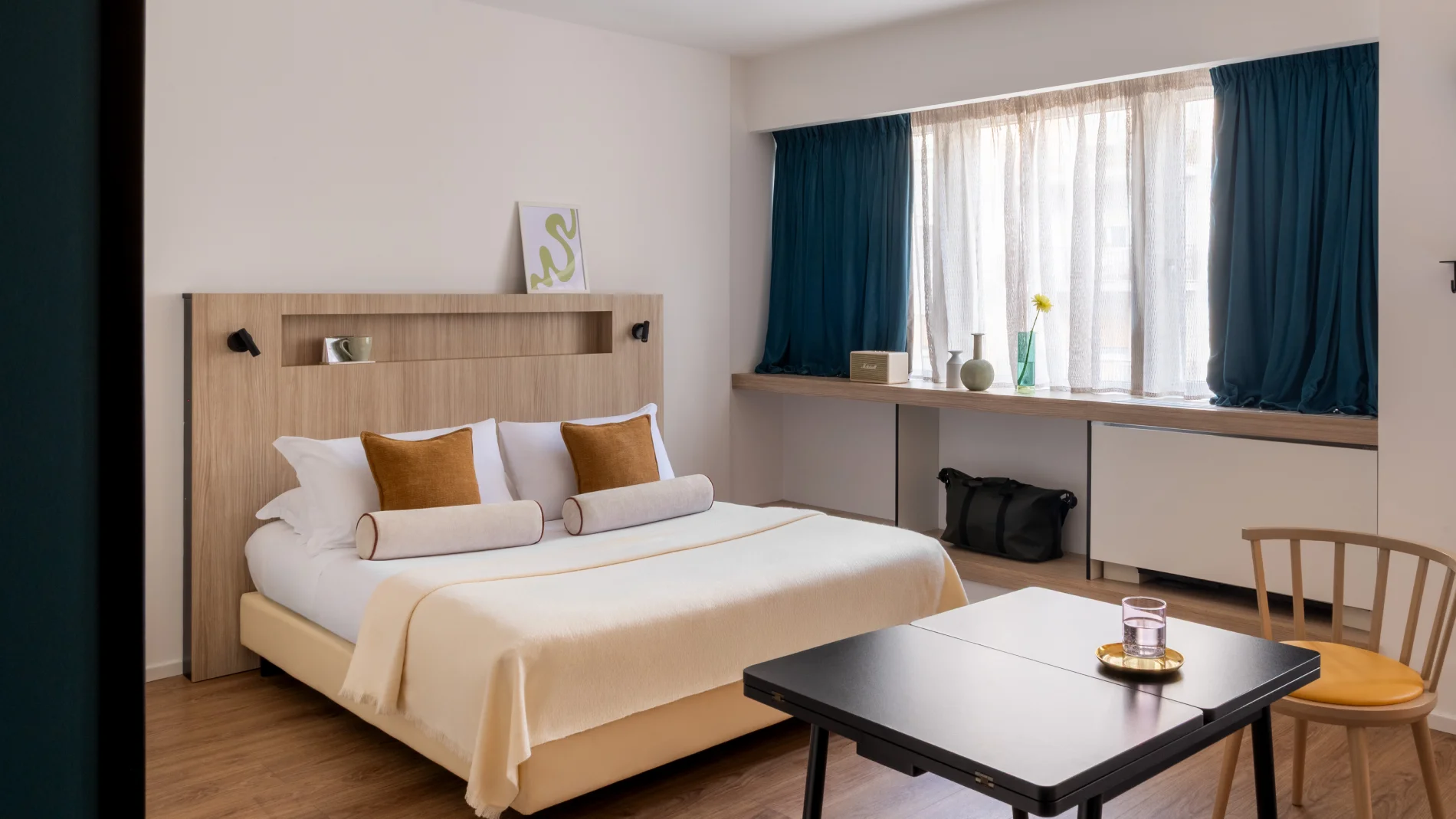 Cozy double room with white bed, wood headboard and bright window - Aparthotel Colombo, BZAR hotels in Rome