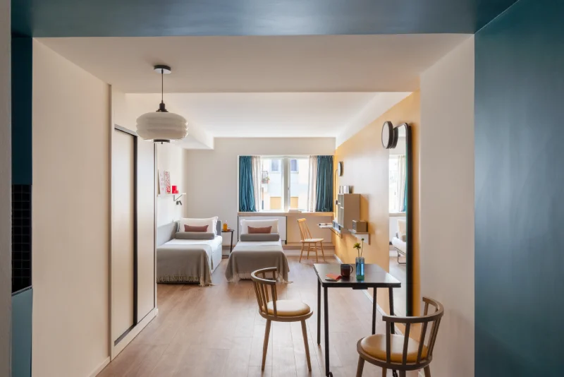 Family apartment with twin beds, bright living area, dining table and generous spaces - Aparthotel Colombo, BZAR hotels in Rome